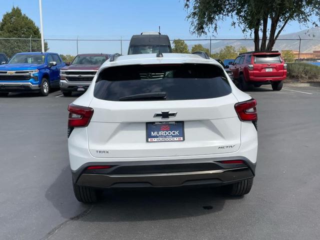 Photo of 2025 Summit White Chevrolet Trax