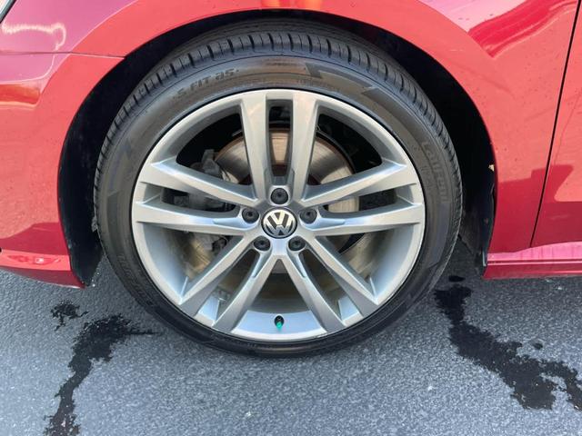 Photo of 2018 Fortana Red Metallic Volkswagen Passat
