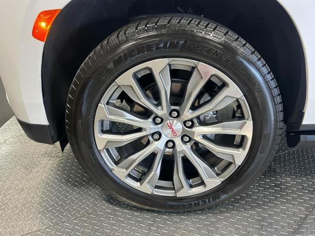 Photo of 2021 White Frost Tri-Coat GMC Yukon