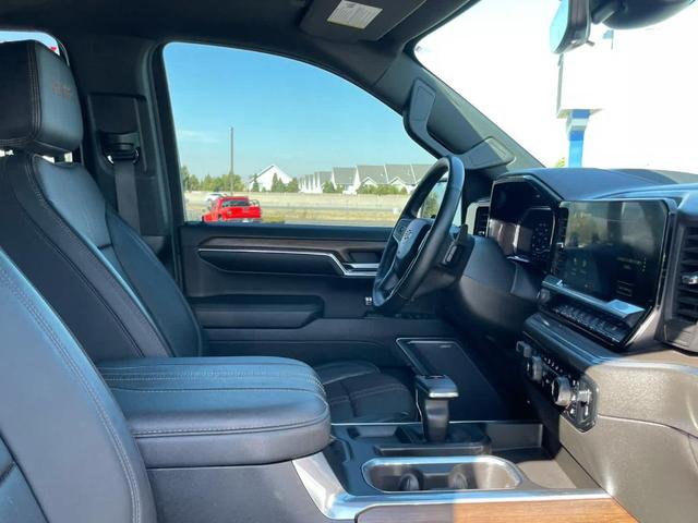 Photo of 2023 Iridescent Pearl Tricoat Chevrolet Silverado 1500