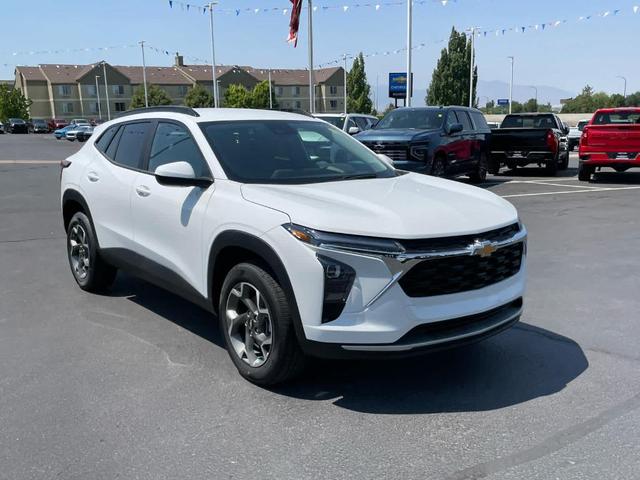 Photo of 2025 Summit White Chevrolet Trax