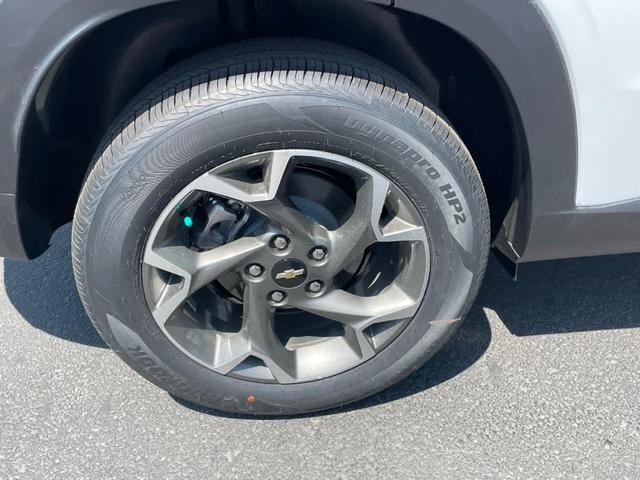 Photo of 2025 Summit White Chevrolet Trax