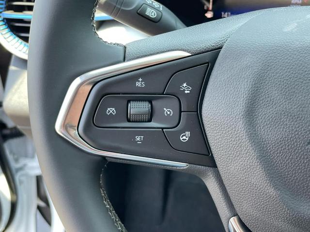 Photo of 2025 Summit White Chevrolet Trax