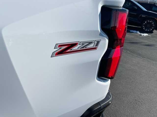 Photo of 2025 Summit White Chevrolet Colorado