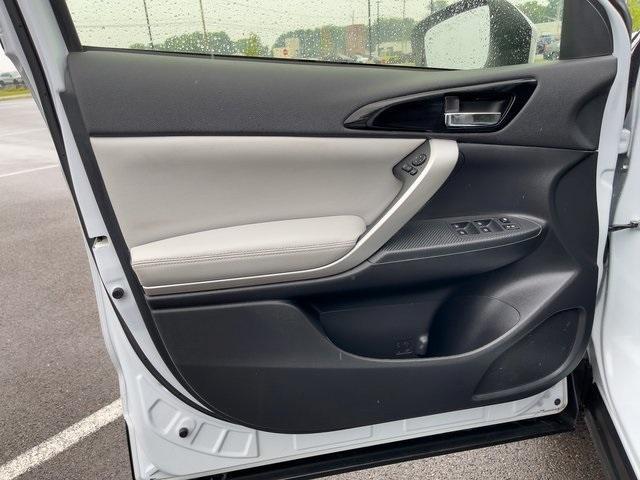 Photo of 2024 White Mitsubishi Eclipse Cross