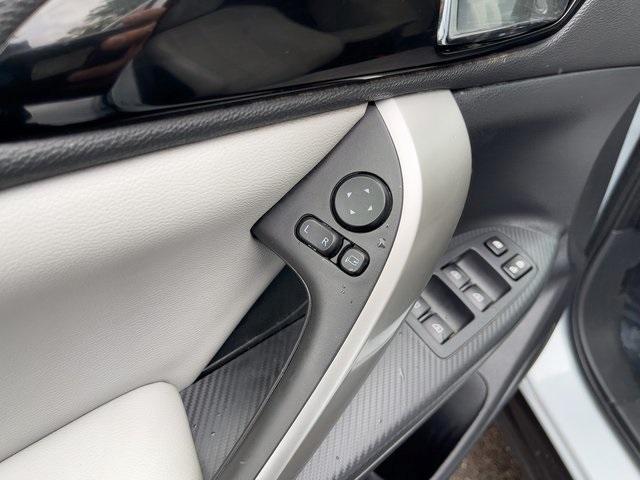 Photo of 2024 White Mitsubishi Eclipse Cross