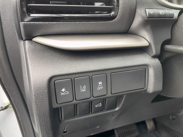 Photo of 2024 White Mitsubishi Eclipse Cross