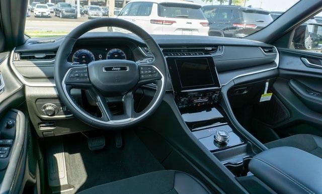 Photo of 2025 Metallic Jeep Grand Cherokee L
