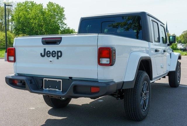 Photo of 2025 Bright White Clearcoat Jeep Gladiator