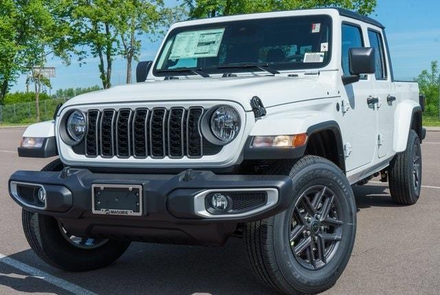Photo of 2025 Bright White Clearcoat Jeep Gladiator