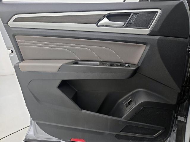 Photo of 2023 Silver Volkswagen Atlas