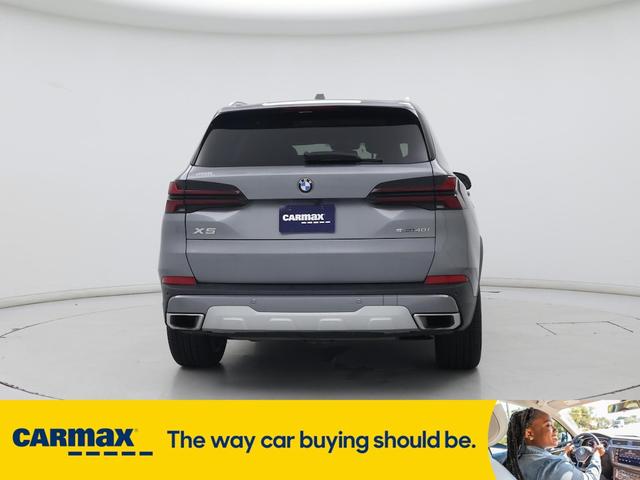 Photo of 2024 Gray BMW X5