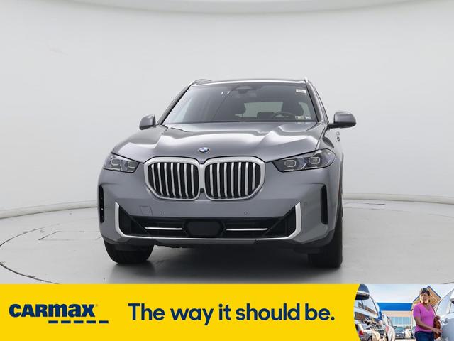 Photo of 2024 Gray BMW X5