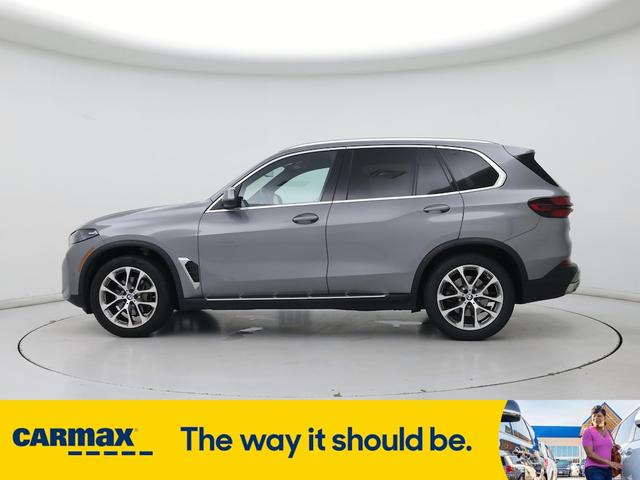 Photo of 2024 Gray BMW X5