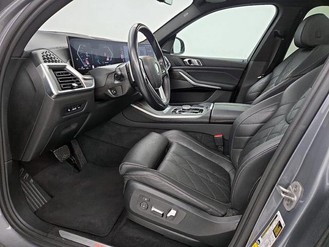 Photo of 2024 Gray BMW X5