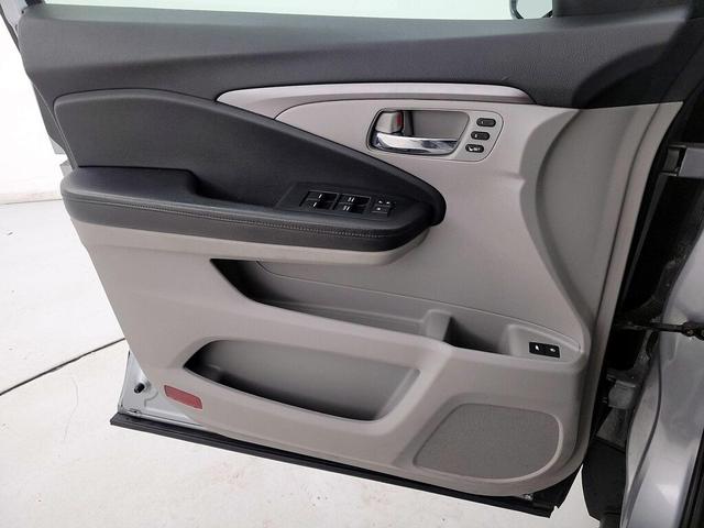 Photo of 2021 Silver Honda Pilot