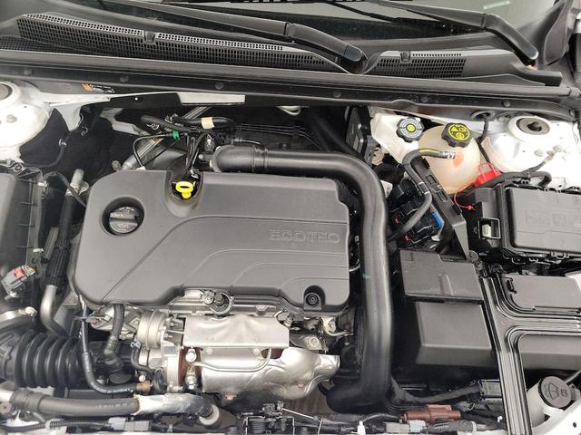 Photo of 2023 White Chevrolet Malibu