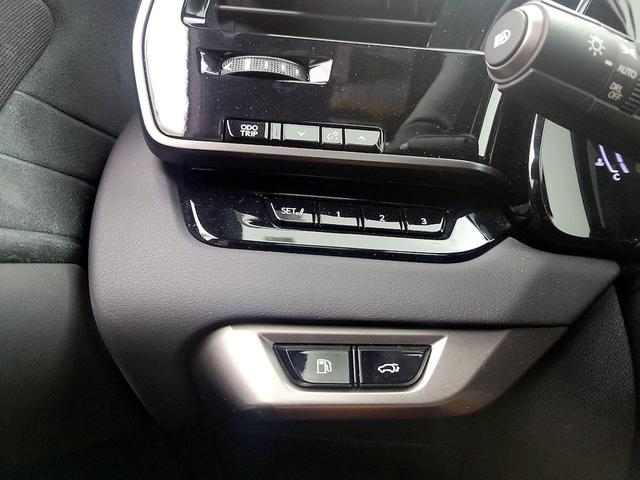 Photo of 2024 White Lexus RX 350