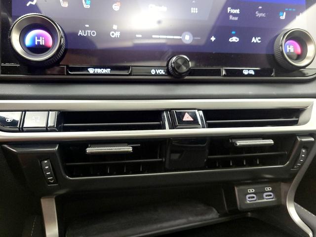 Photo of 2024 White Lexus RX 350