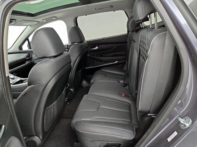 Photo of 2022 Gray Hyundai Santa Fe Plug-In Hybrid