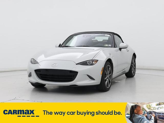 Photo of 2019 Pearl Mazda MX-5 Miata