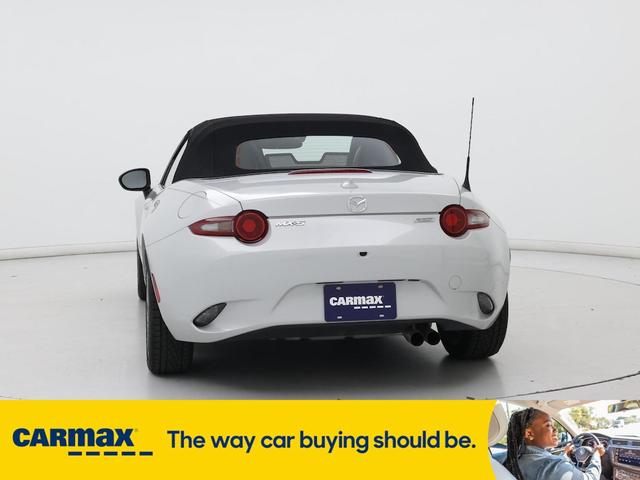 Photo of 2019 Pearl Mazda MX-5 Miata