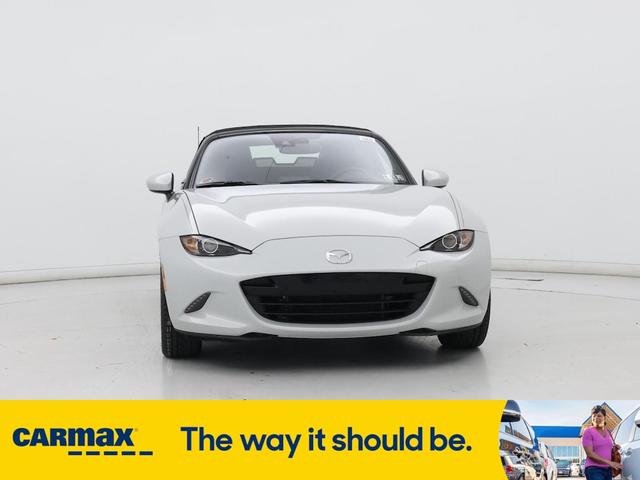 Photo of 2019 Pearl Mazda MX-5 Miata
