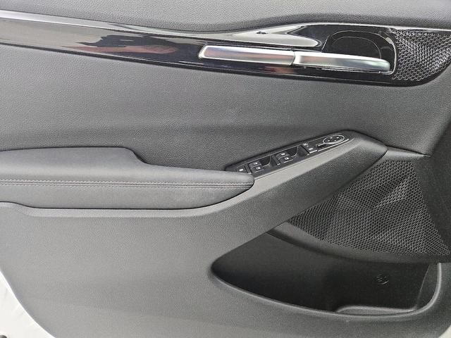 Photo of 2024 White Kia Seltos