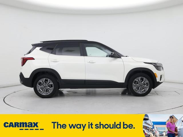 Photo of 2024 White Kia Seltos