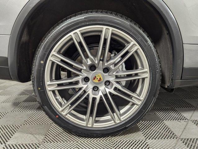 Photo of 2016 Meteor Gray Metallic Porsche Cayenne