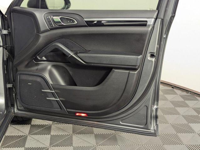 Photo of 2016 Meteor Gray Metallic Porsche Cayenne