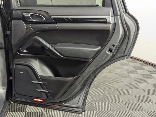 Photo of 2016 Meteor Gray Metallic Porsche Cayenne