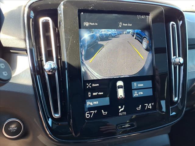 Photo of 2019 Crystal White Metallic Volvo XC40