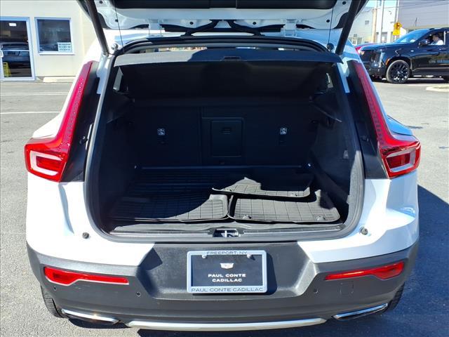 Photo of 2019 Crystal White Metallic Volvo XC40