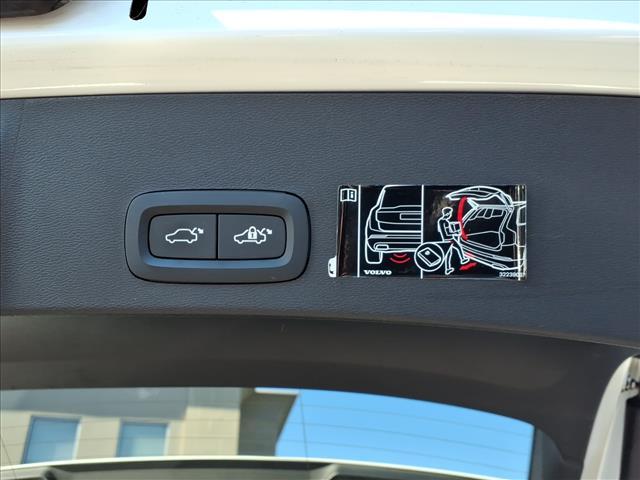 Photo of 2019 Crystal White Metallic Volvo XC40