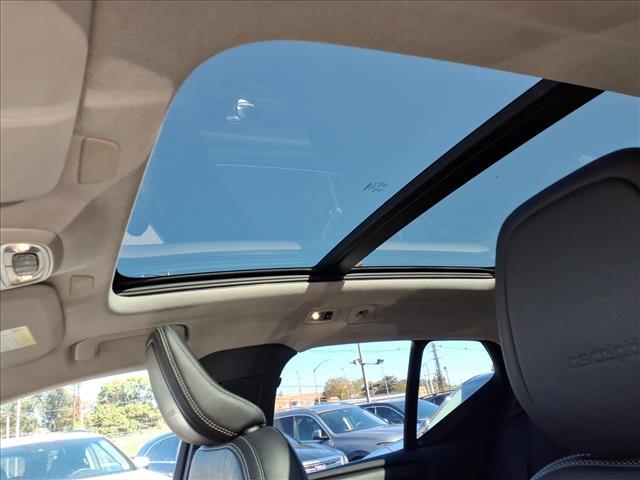 Photo of 2019 Crystal White Metallic Volvo XC40