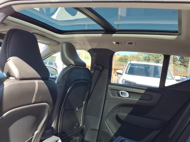 Photo of 2019 Crystal White Metallic Volvo XC40