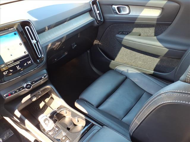 Photo of 2019 Crystal White Metallic Volvo XC40