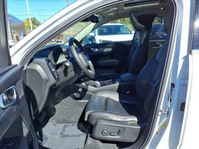 Photo of 2019 Crystal White Metallic Volvo XC40