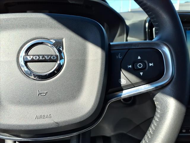 Photo of 2019 Crystal White Metallic Volvo XC40