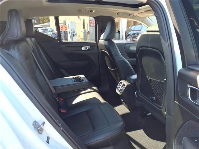 Photo of 2019 Crystal White Metallic Volvo XC40
