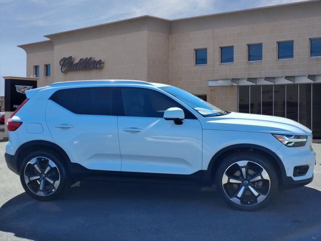 Photo of 2019 Crystal White Metallic Volvo XC40