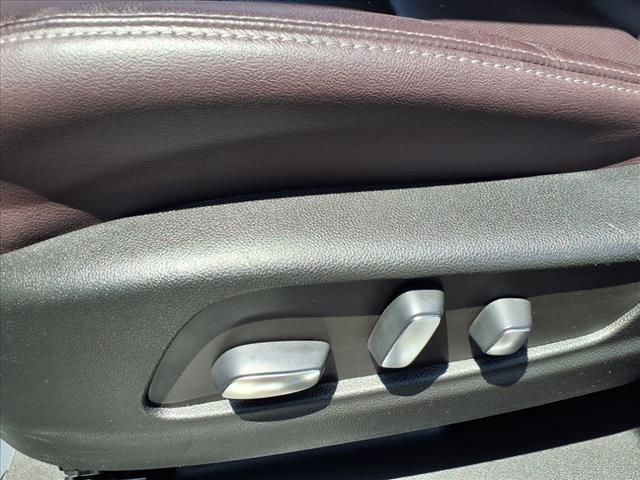 Photo of 2022 Crystal White Tricoat Cadillac XT6