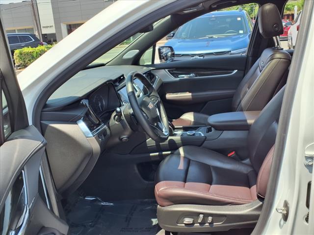 Photo of 2022 Crystal White Tricoat Cadillac XT6