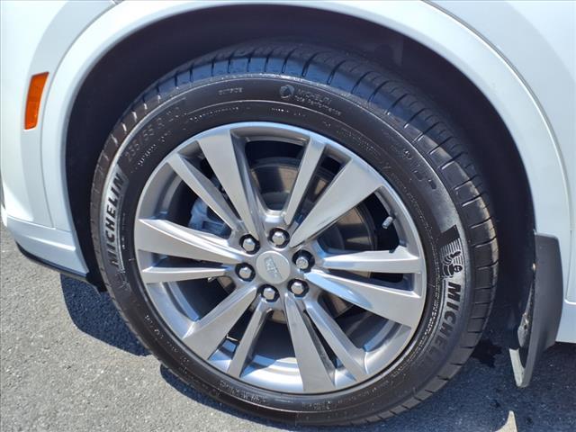 Photo of 2022 Crystal White Tricoat Cadillac XT6