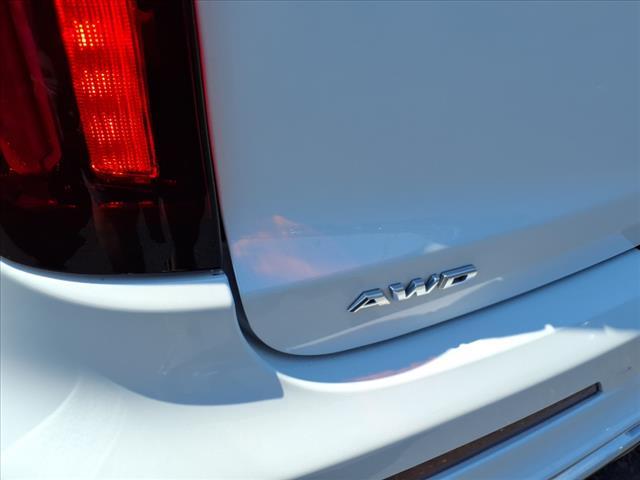 Photo of 2022 Crystal White Tricoat Cadillac XT6