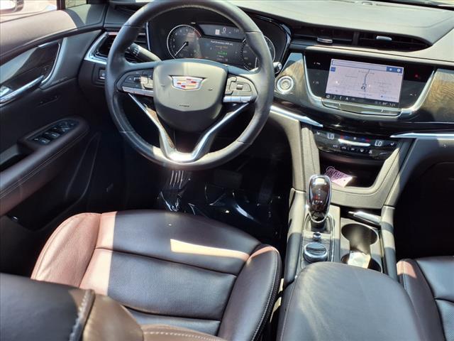Photo of 2022 Crystal White Tricoat Cadillac XT6