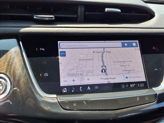 Photo of 2022 Crystal White Tricoat Cadillac XT6