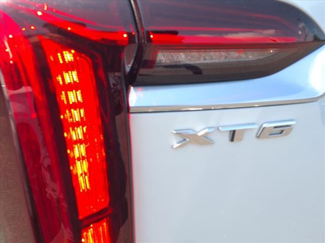 Photo of 2022 Crystal White Tricoat Cadillac XT6