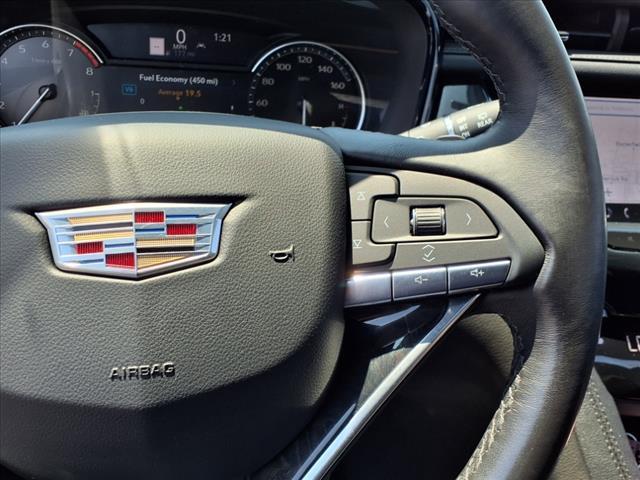 Photo of 2022 Crystal White Tricoat Cadillac XT6